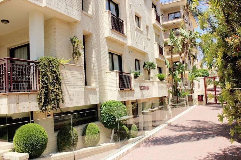 Apartamentos Albir Confort - Avenida III 阿尔比尔 外观 照片